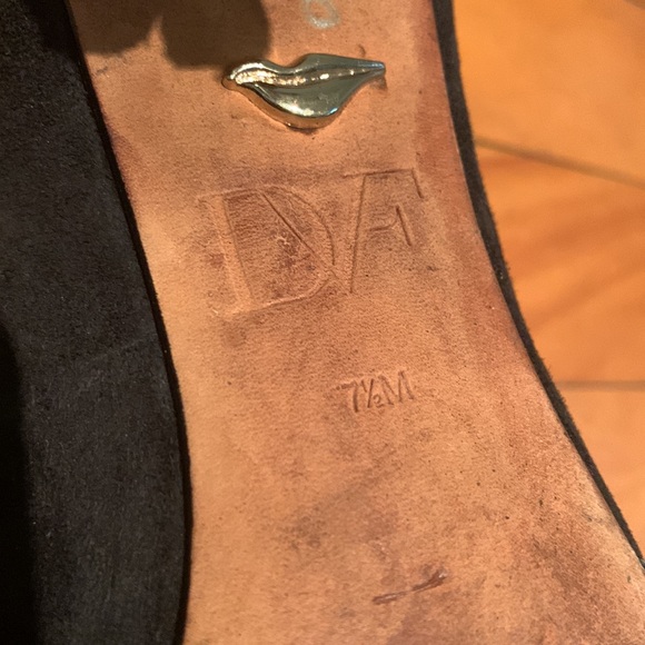 Diane von Furstenberg black suede pointed toe heels - Picture 6 of 10